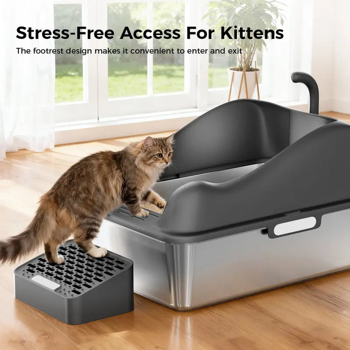 Large Enclosed Cat Litter Box with Flip Top Lid and Leak Prevention, 28-Liter Capacity