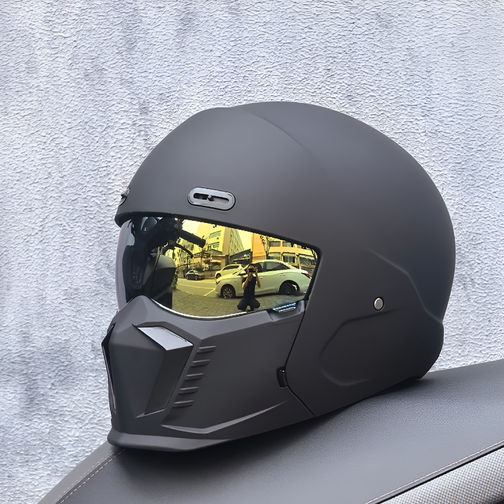 Retro Motorcycle Helmet with Adjustable Ventilation and Anti-Fog Visor
