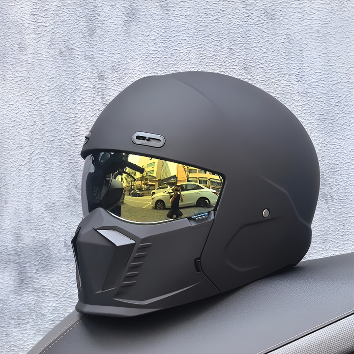 Retro Motorcycle Helmet with Adjustable Ventilation and Anti-Fog Visor