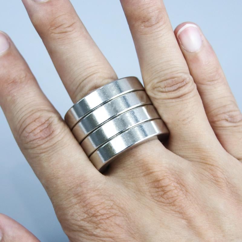 Folding Metal Finger Ring with Four-Finger Design and Silent Operation