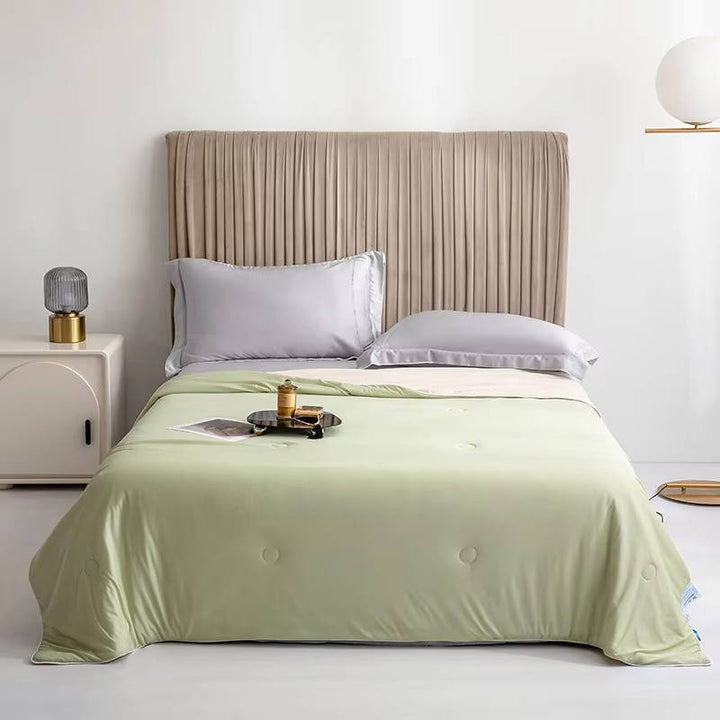 Ice Silk Cooling Blanket, Summer Comforter, Lightweight, for Hot Sleepers