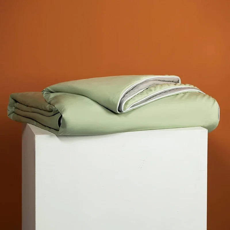 Ice Silk Cooling Blanket, Summer Comforter, Lightweight, for Hot Sleepers