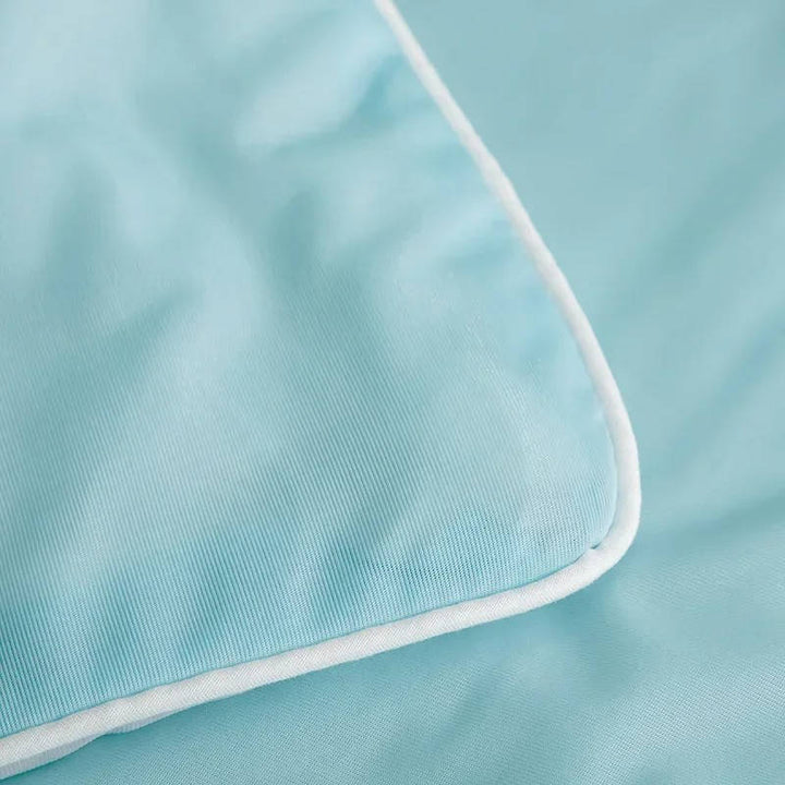 Ice Silk Cooling Blanket, Summer Comforter, Lightweight, for Hot Sleepers