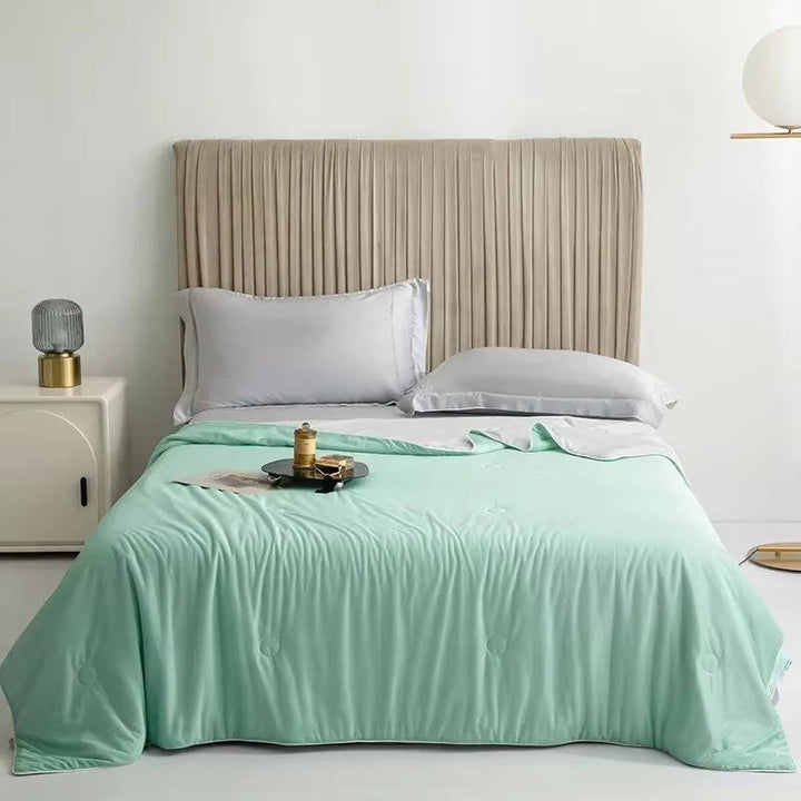 Ice Silk Cooling Blanket, Summer Comforter, Lightweight, for Hot Sleepers