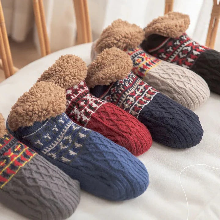 Chilly Season Snow Pattern Warm Socks for Winter with Festive Design and Thermal Insulation