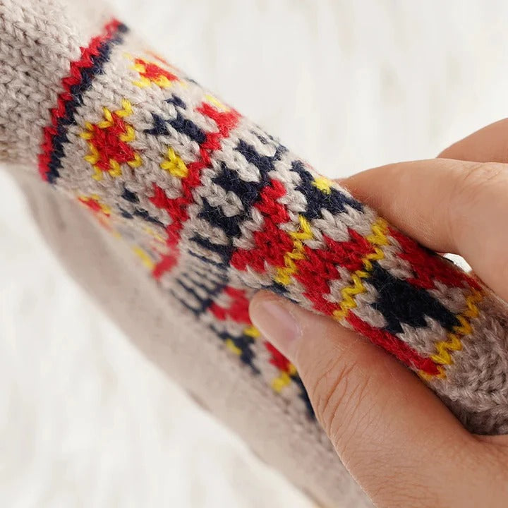 Chilly Season Snow Pattern Warm Socks for Winter with Festive Design and Thermal Insulation