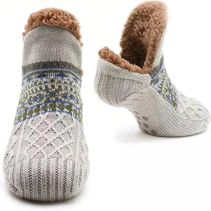 Chilly Season Snow Pattern Warm Socks for Winter with Festive Design and Thermal Insulation