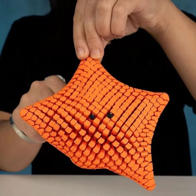 3D Printed Jointed Sea Star Sensory Toy with Flexible Articulated Segments for Desk Fidgeting